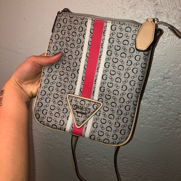Vintage Guess crossbody bag - Picture 1 of 4